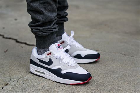 air max 1 sneakers.